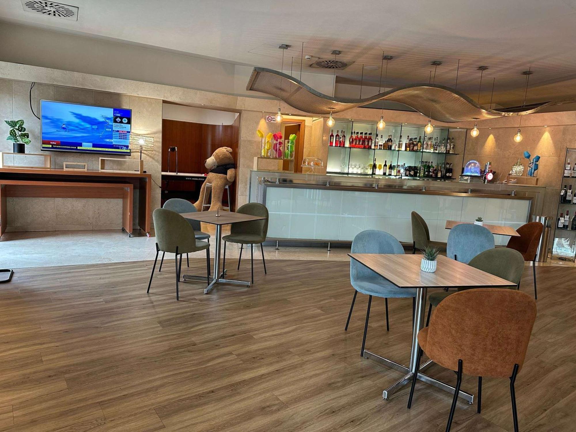 Hotel Novotel Est 4*