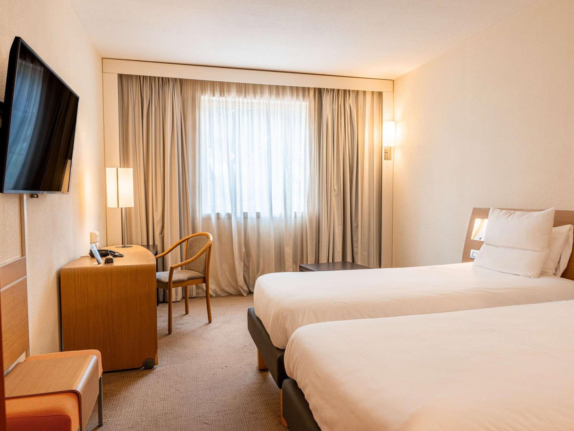 Novotel Est Hotel 4*