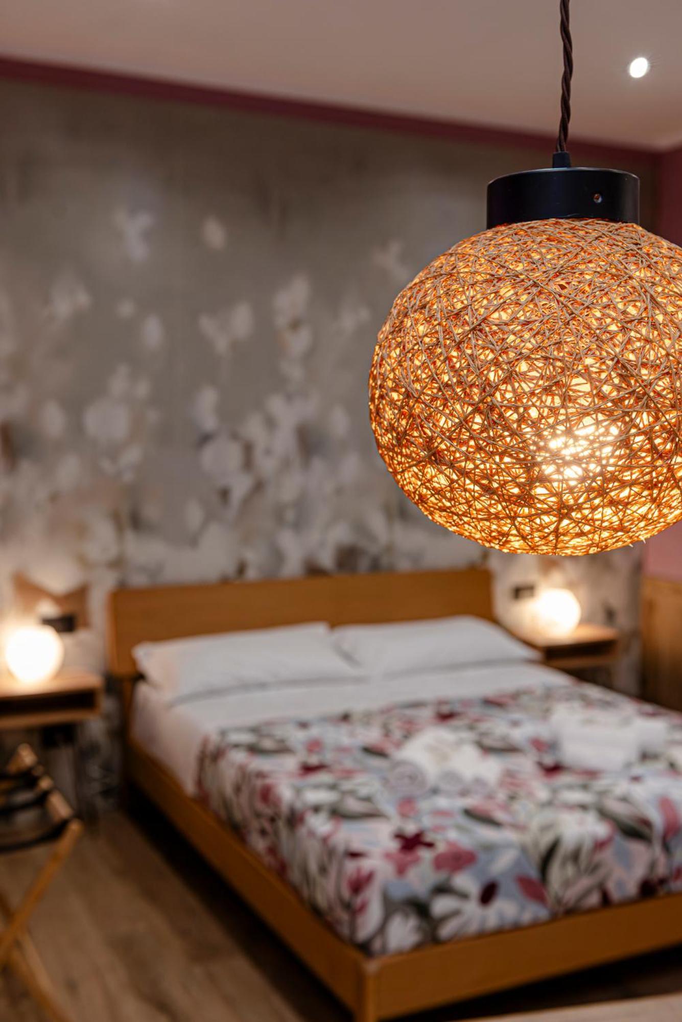 Gjestgiverier Helle Hus - 200m From Piazza Bologna Metro And 10 Minutes From The Colosseum Roma