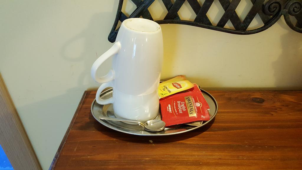 Aurelia Garden Gold Bed and breakfast