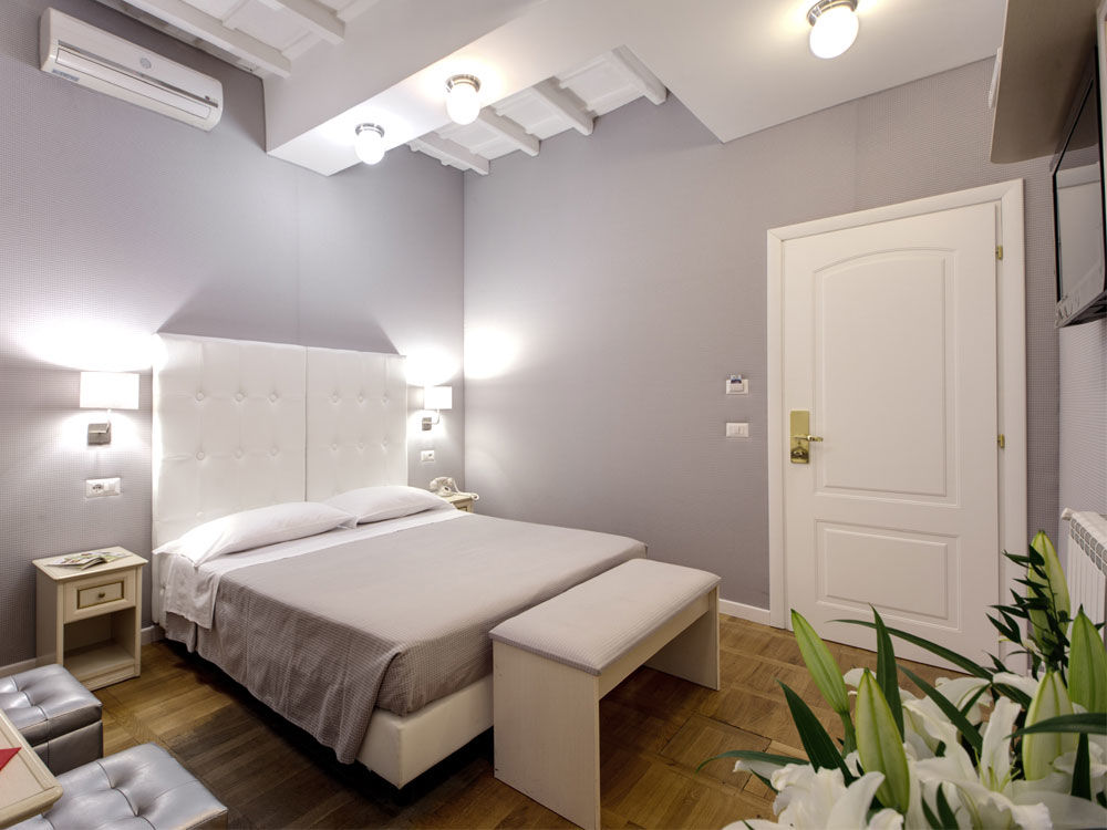 Hotel Relais Fontana Di Trevi 3*