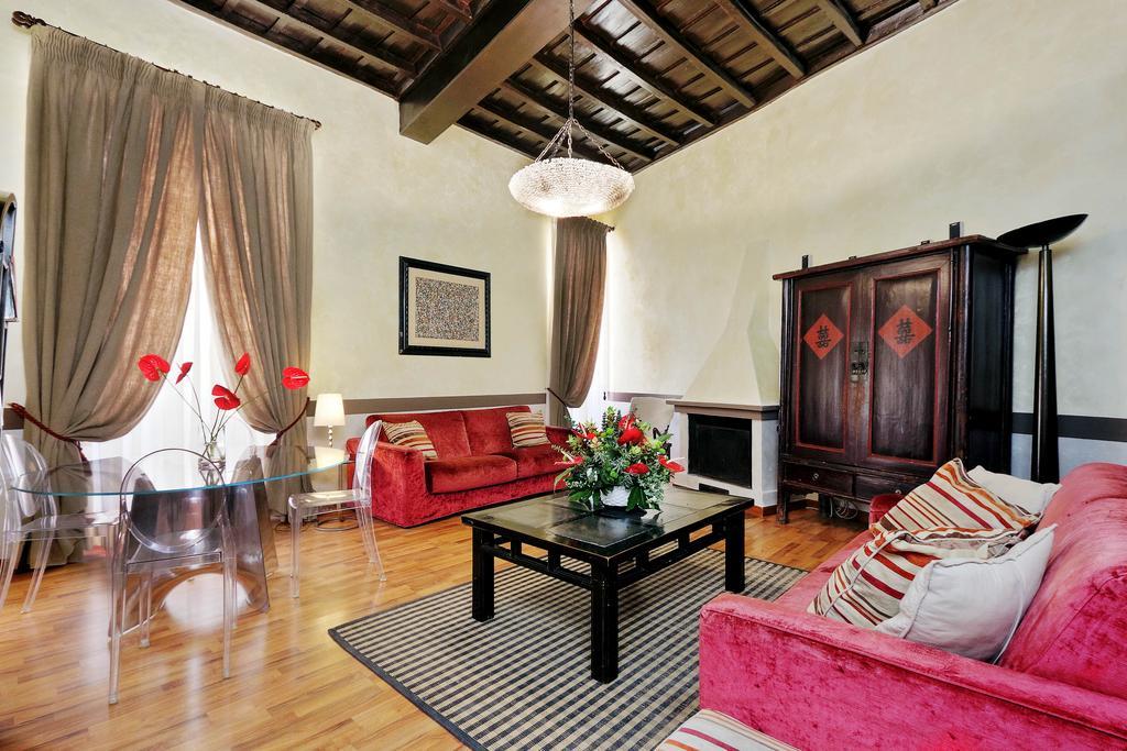 Trevi Vicolo Scanderbeg Rom