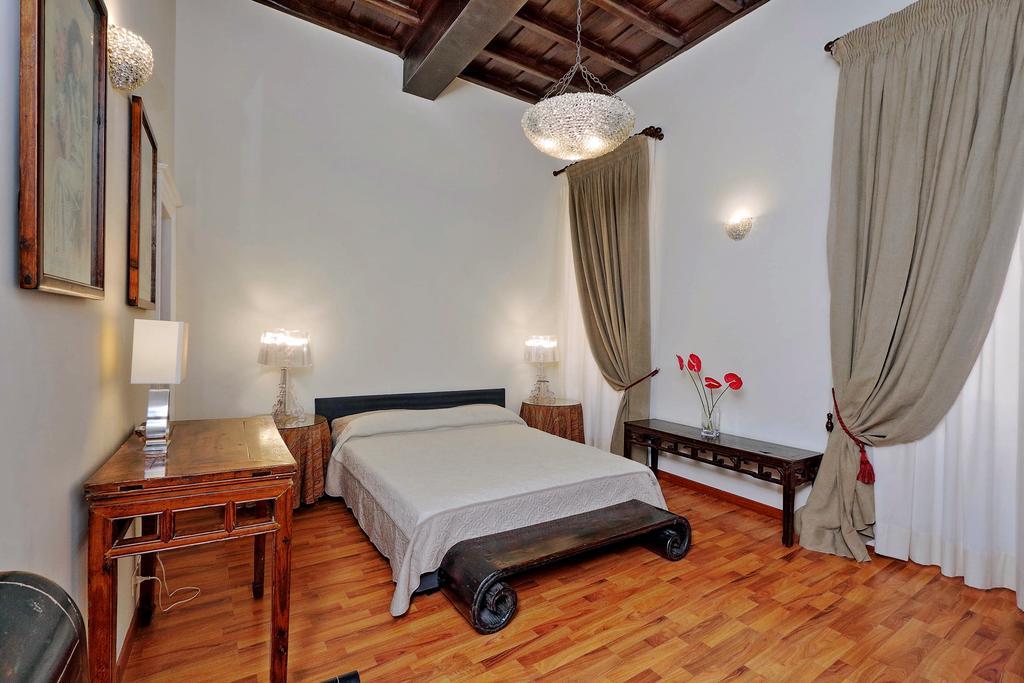 Trevi Vicolo Scanderbeg * Rom