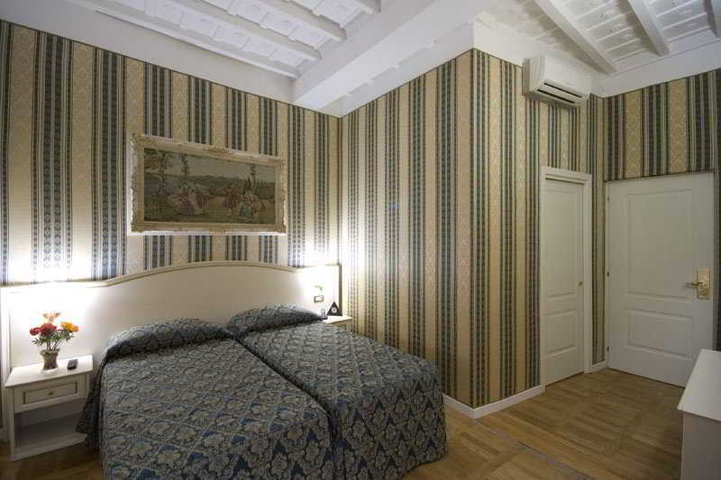 Hotel Relais Fontana Di Trevi 3*
