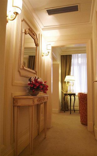 Champagne Palace Hotell 4*