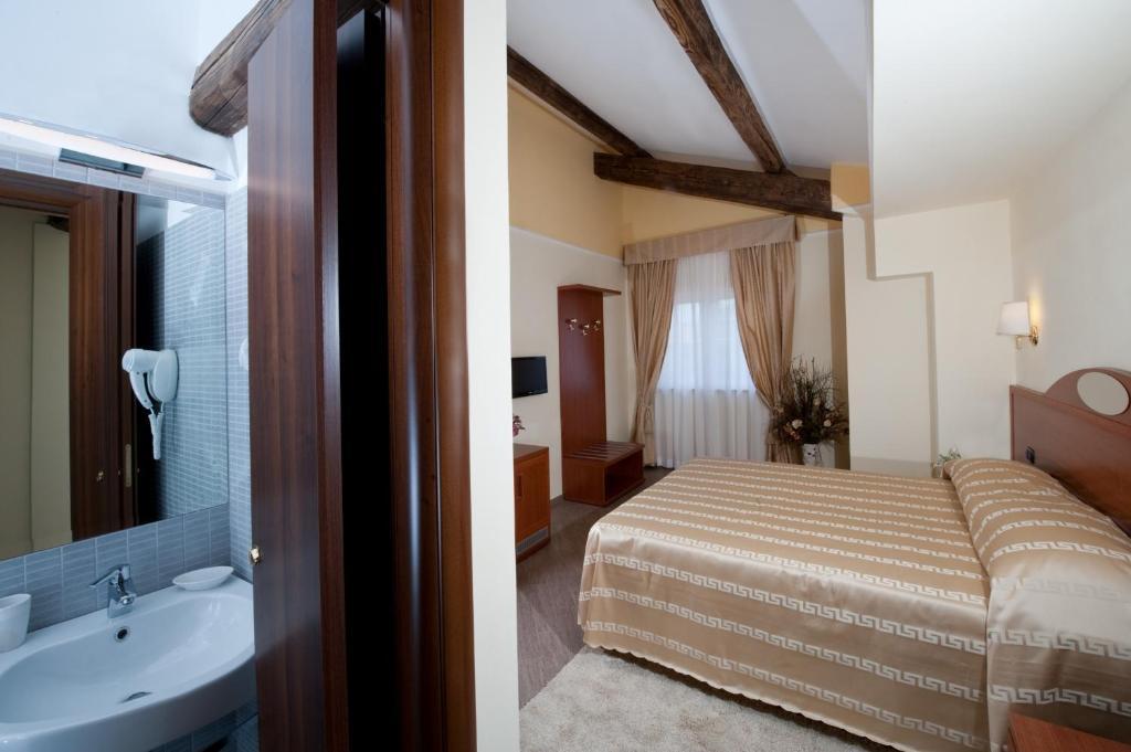 Tiburtina Metro Hotell 3*