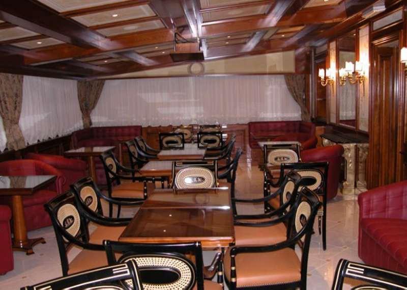 Champagne Palace Hotell 4*