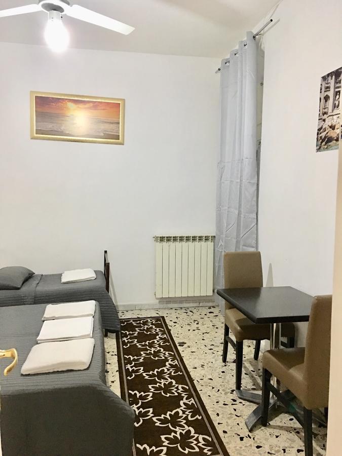 Hostal New Golden House *