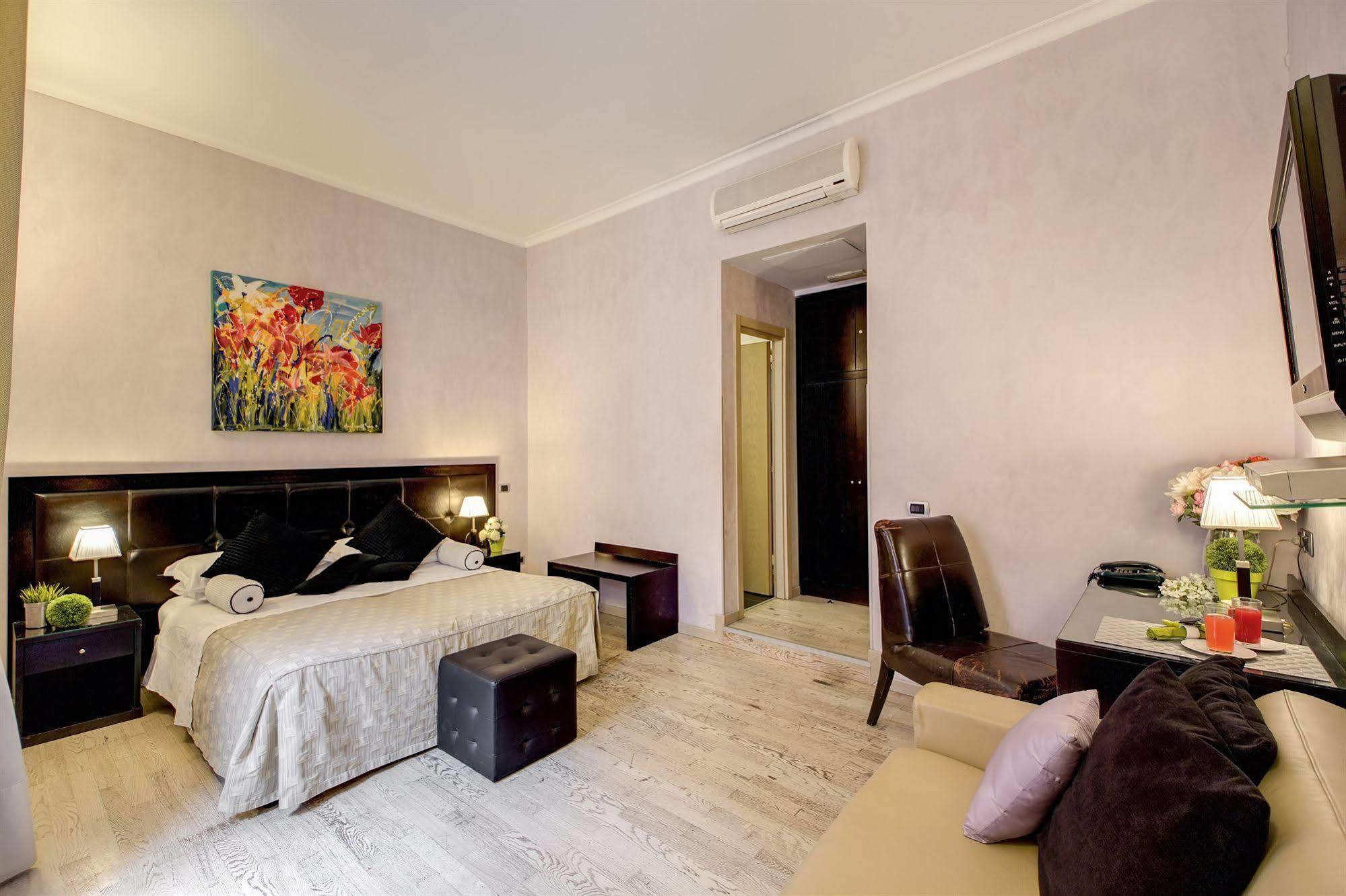 Le Petit Hotel