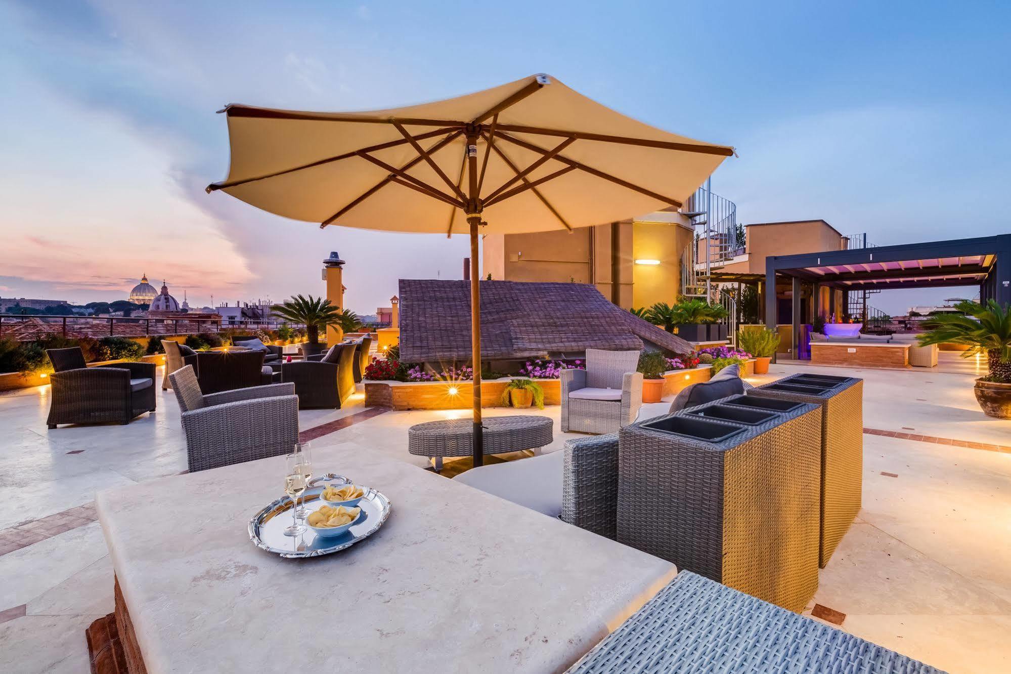 Navona Queen Rooftop 2*