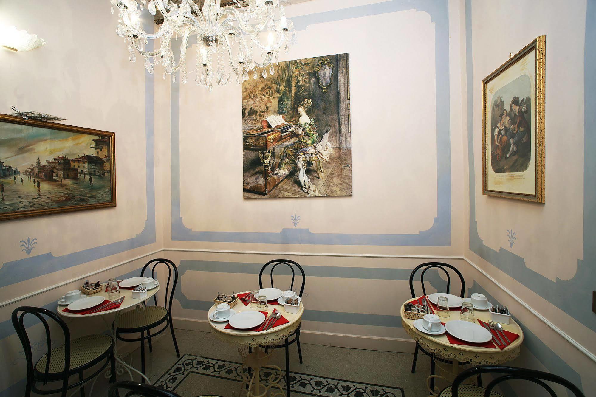 La Maison Dell'orologio Alojamento de Acomodação e Pequeno-almoço 2*
