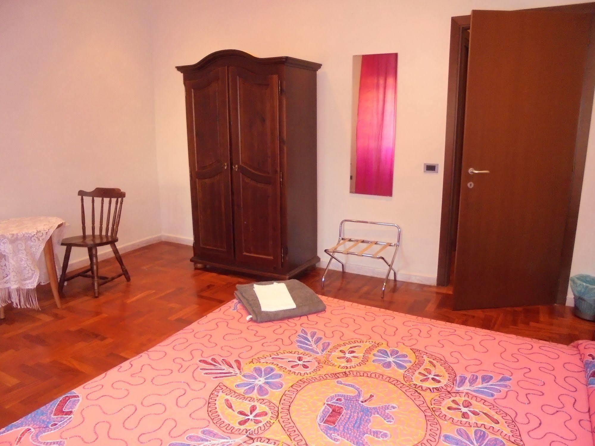 Bed and breakfast Max House 2*
