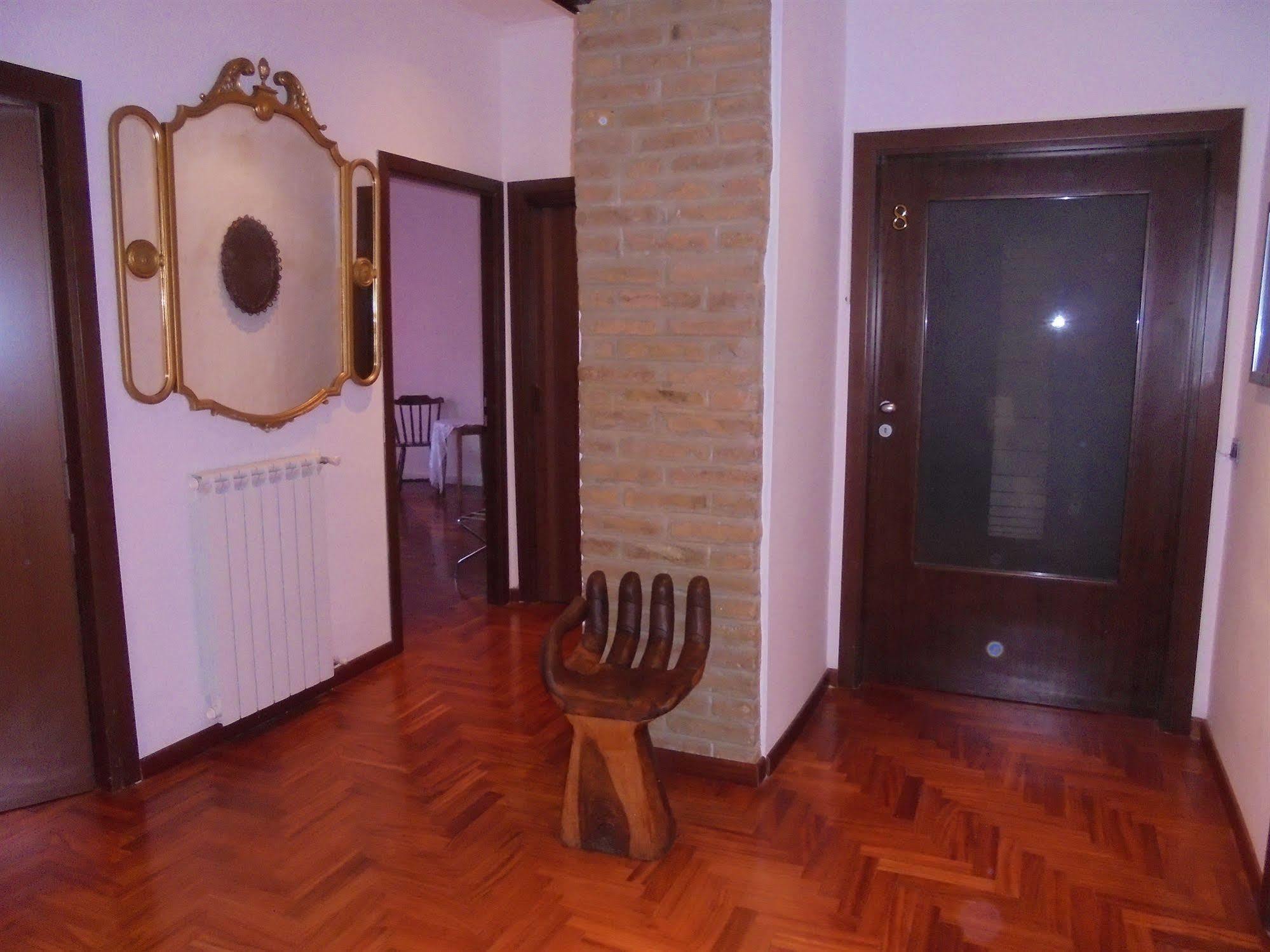 Max House Roma