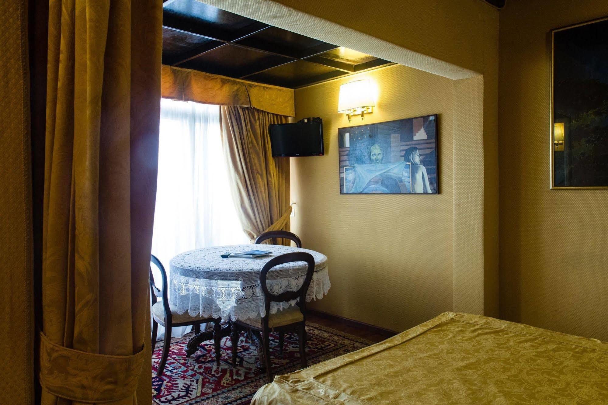 Gjestgiverier Residenza Canova Tadolini - 4*