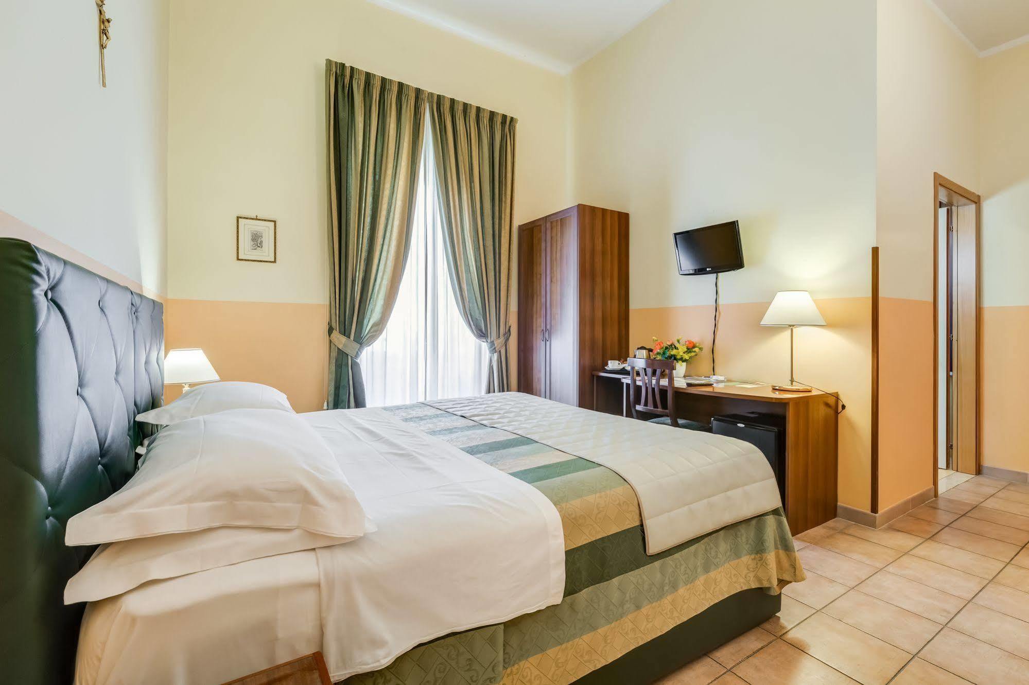Domus Carmelitana 3* Roma