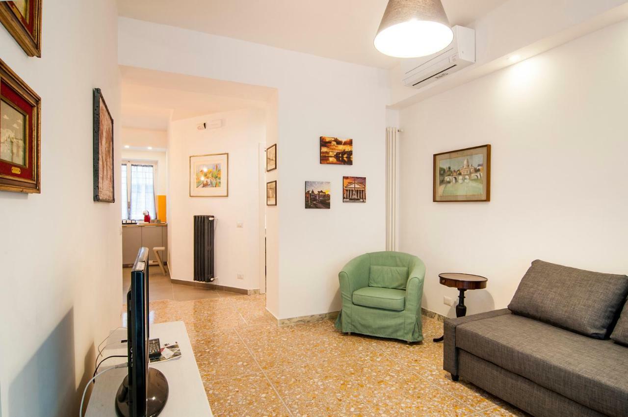 Vatican Museums Roomy Apartment *