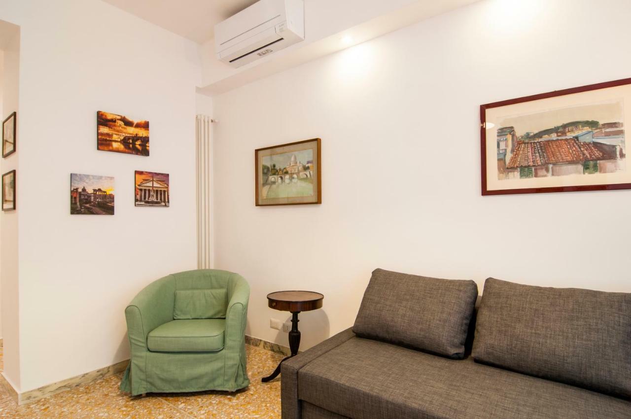 Vatican Museums Roomy Apartment Rome