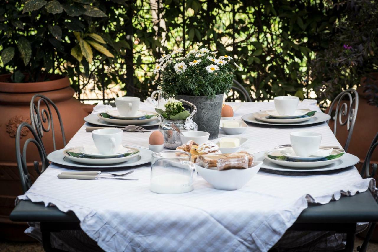 Fiori E Lanterne Bed & Breakfast Rome