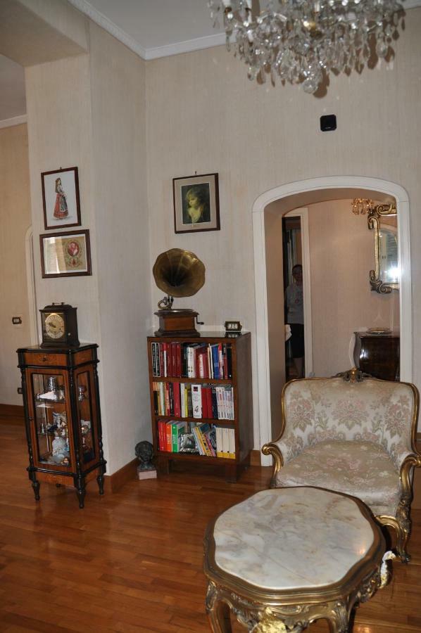 The Queen's Coffer *
