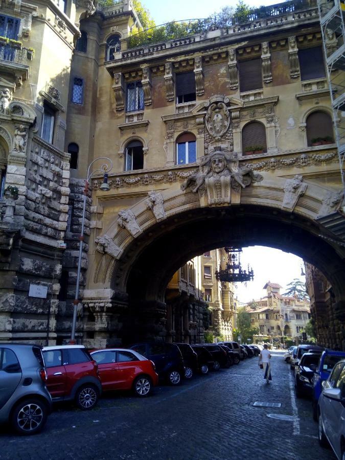 The Queen's Coffer Rom