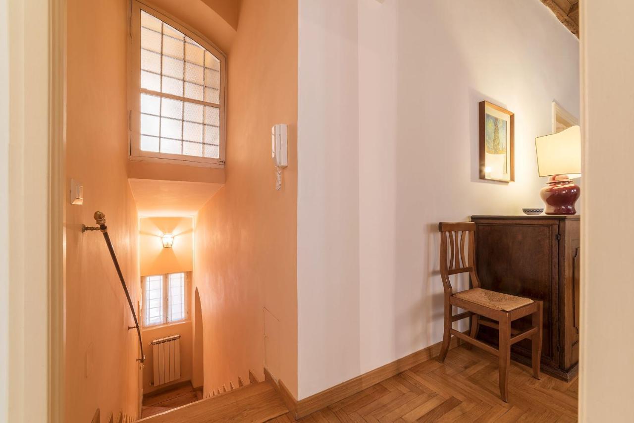 Apartment A Peaceful Retreat 2 Minutes From Piazza Navona - Fromhometorome *