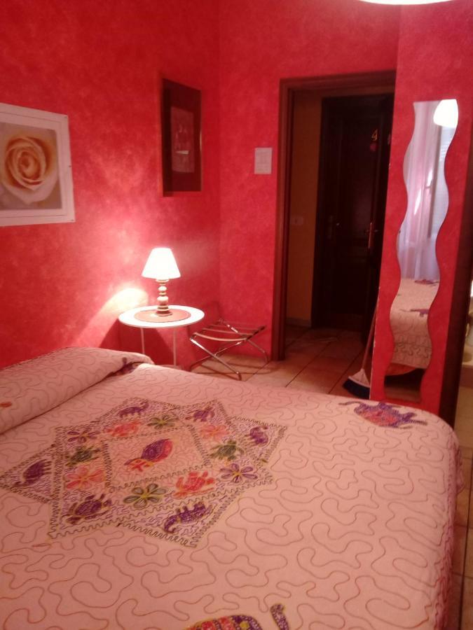 Max House Bed and breakfast 2*