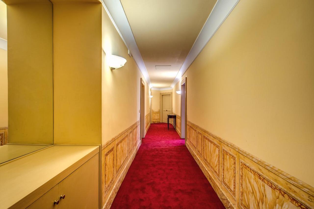 Charming By The Vatican Sx *
