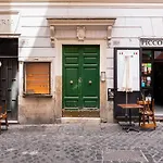 Trevi Fountain - Romedreamhome