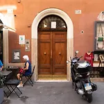 Iflat Spanish Steps Blue Apartment