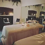 Trevi Palace Luxury Inn