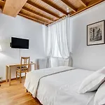 Domus Sant\'Angelo