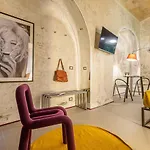 Ruins_Design Loft 150 Mt From Colosseum