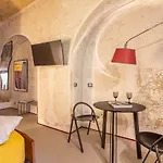 Ruins_Design Loft 150 Mt From Colosseum