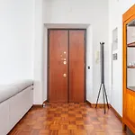 Modern 2Bdr Apartment Vibrant Prati Neighborhood