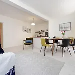 Monti Spacious Apartment 2