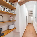 2 Bdr Navona Quintessential Charm