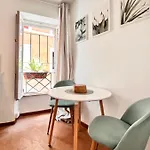 Glory House Navona Square