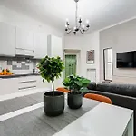 L&L Cozy 2-Bdr Apt In San Giovanni District