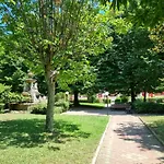 Intero Appartamento Con Giardino E Parcheggio