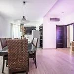 Charme & Luxe 2 Bedroom Apartment City Center
