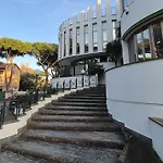Guru Mostacciano Apartment