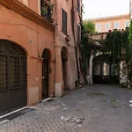 Vicolo Orsoline Piazza Spagna