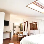 Cozy Little Penthouse With Terrace In Rome