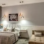 Spanish Steps Oasis Suite