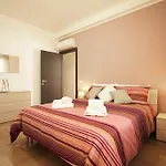 Eur Bright Spacious Terraced Apartment With Private Parking Only For Small Cars