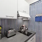 Urbana Lodge, Monti