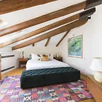 Six-Bedroom On Lungotevere Degli Altoviti Apt 19
