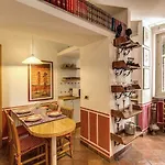 Lovely Flat By The Trevi Fountain