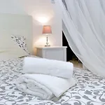 Bbhome Trastevere Station White Chic Apartment