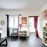Rhome Apartments Leonina